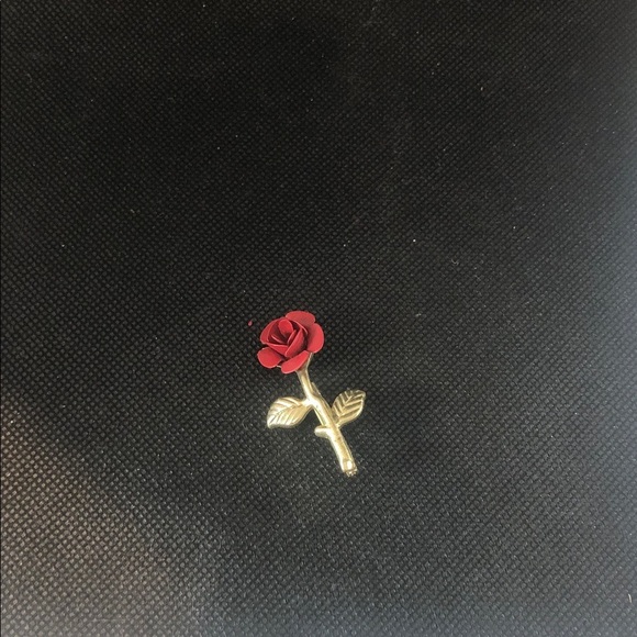 no brand Jewelry - Vintage Rose Red and Gold Toned 1.5” Brooch